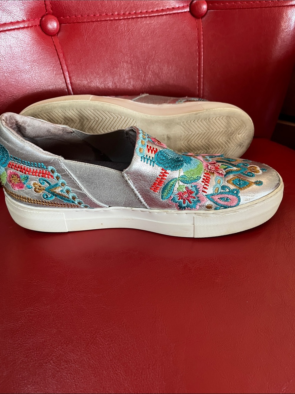 Metallic Silver Embroidered Slip-On Mules with Teal & Pink Motif - Picture 3 of 4